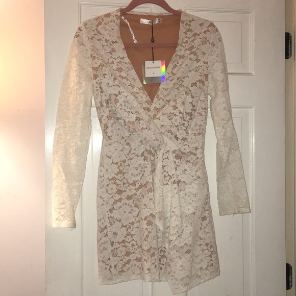 NWT Sz 2 Missguided Plunge lace twist front shift - Picture 1 of 8